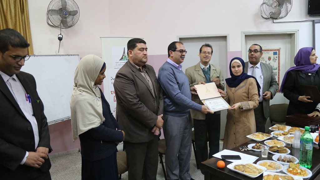 تكريم الطلبة المشاركين في أنشطة وفعاليات قسم اللغة الفرنسية