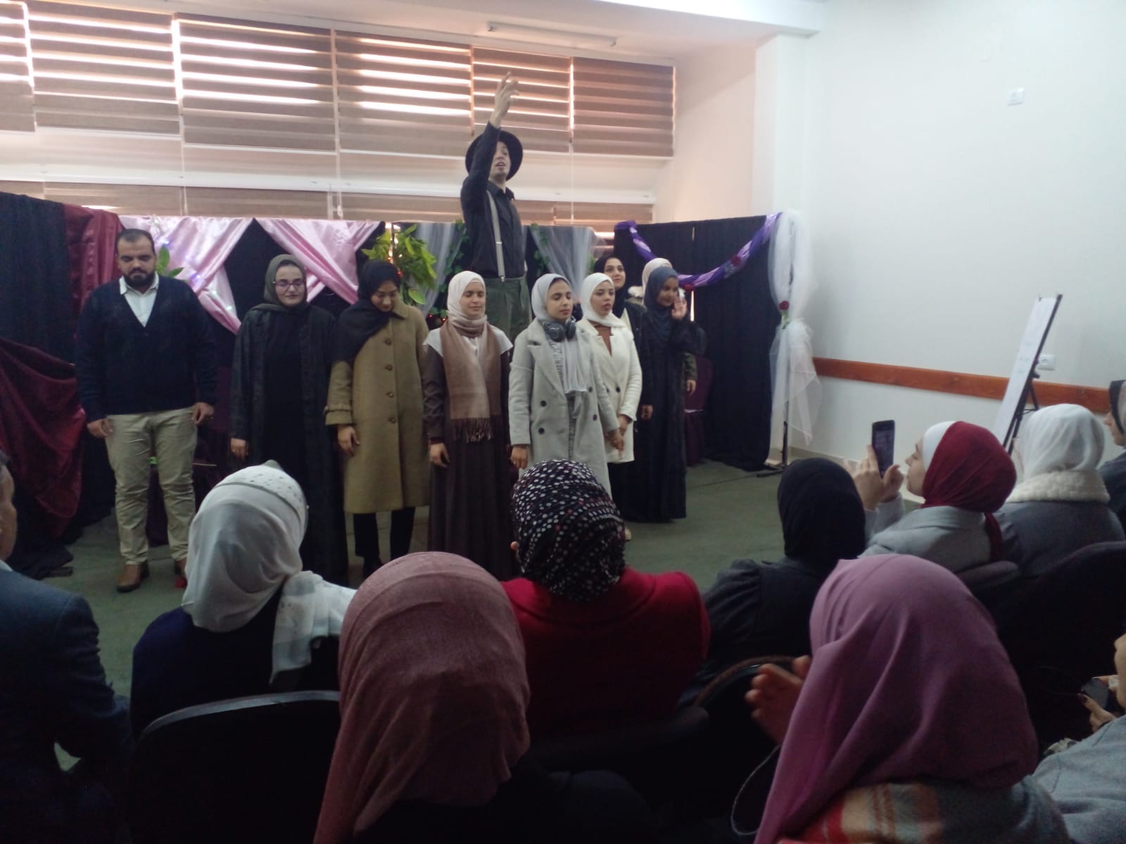 فريق المسرح بمبادرة حياة في الجامعة ينفذ عرض مسرحية نحكي !