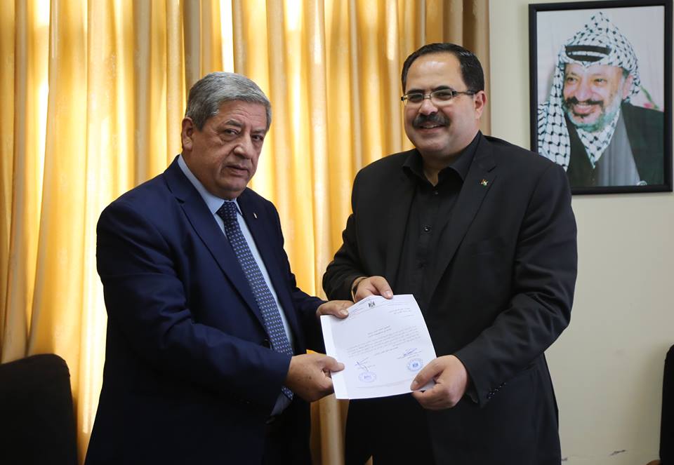 معالي رئيس جامعة الأقصى يوقع اتفاقية للبحث العلمي ويتسلم شهادات اعتماد برامج جديدة