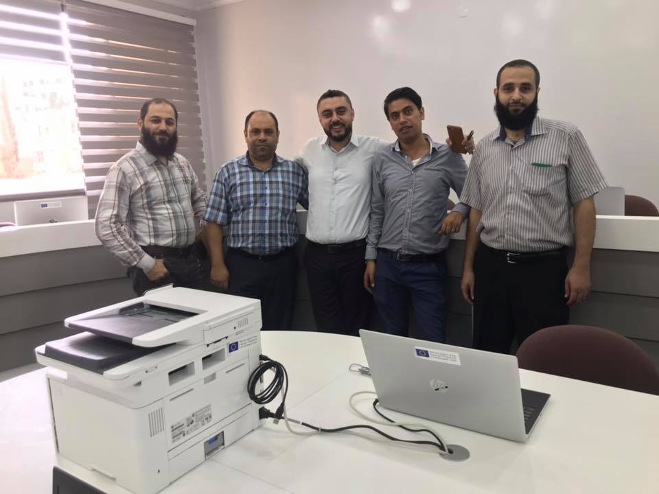 مركز تكنولوجيا المعلومات بجامعة الأقصى ينهي تجهيزات مختبر الحاسوب الذكي