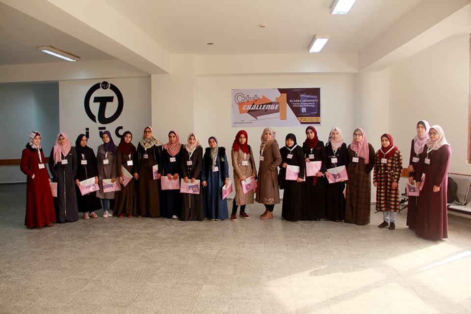 كلية الحاسبات وتكنولوجيا المعلومات تنظم مسابقة برمجية بين طلبة الكلية في فرع الجامعة - خانيونس .