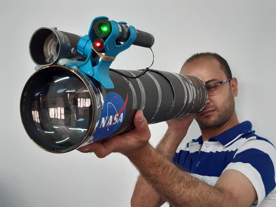 تصميم تلسكوب يدوي فلكي جديد