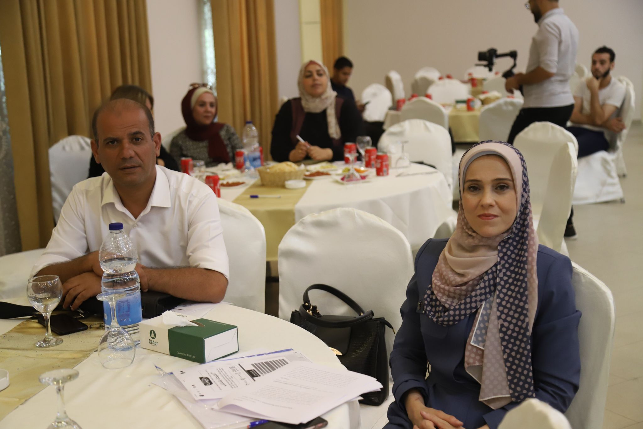 عمادة خدمة المجتمع والتعليم المستمر ممثلة بوحدة الخريجين ومركز الدراسات وقياس الرأي تشارك في ورشة بعنوان 