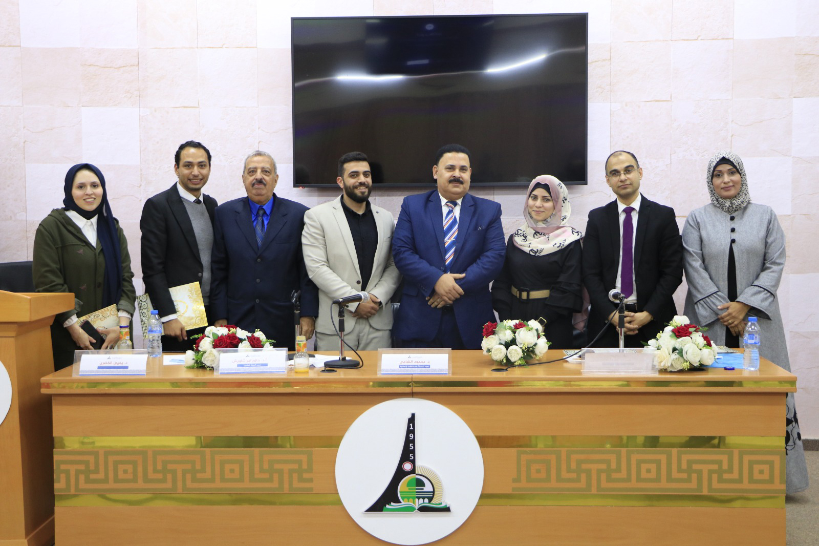تحت رعاية القائم بأعمال رئيس جامعة الأقصى كلية الآداب والعلوم الإنسانية وعمادة البحث العلمي بالتعاون مع مؤسسة تيسول عُمان ينظمون يوماً دراسياً حول تعليم اللغة الإنجليزية في عصر الرقمة