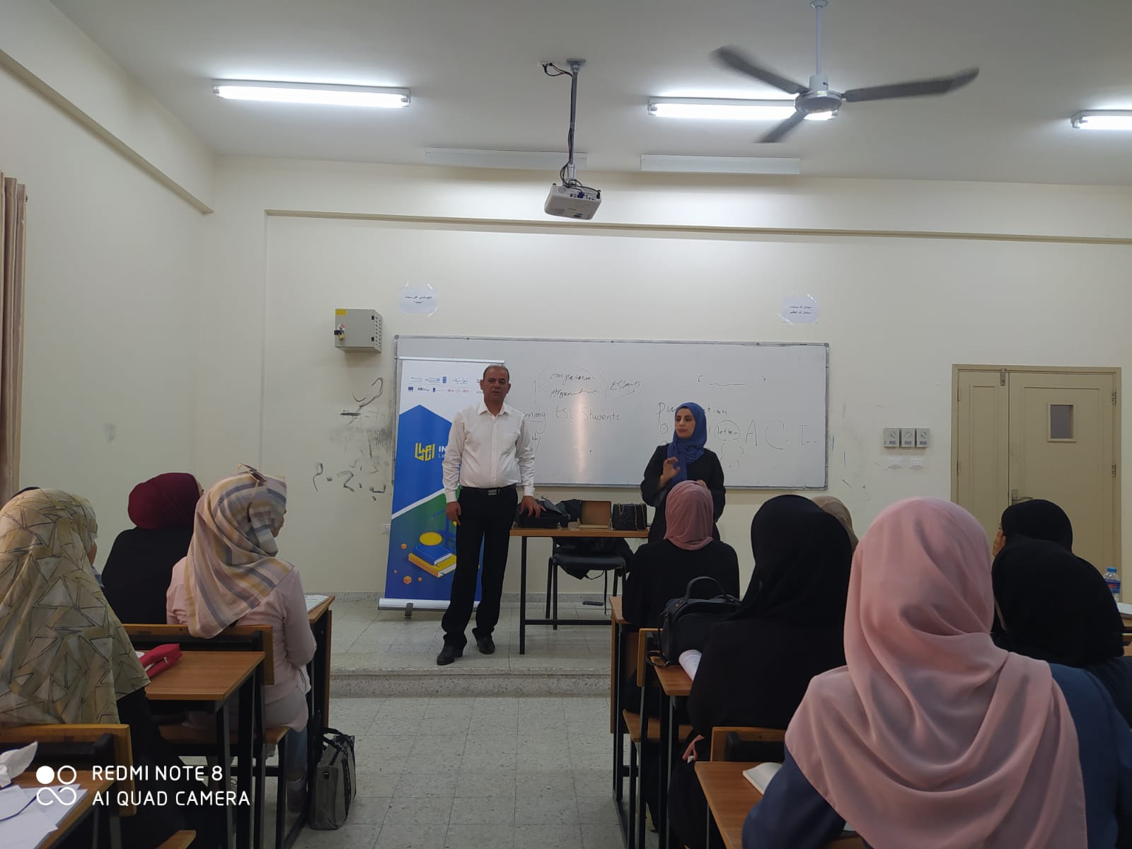 جامعة الأقصى تنفذ ورشات عمل حول  تعزيز قدرات الطالبات في كيفية التعامل مع قضايا الجرائم الإلكترونية